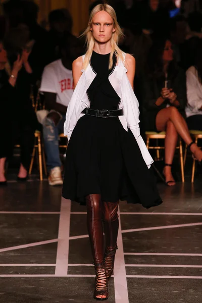Look 54